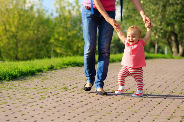 歩き始めの赤ちゃんの平均の時期＜＜遅い場合は？＞＞